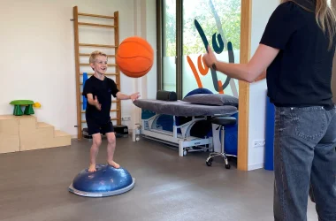 Spelenderwijs naar een gezonde ontwikkeling: alles over kinderfysiotherapie